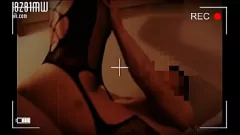 Afspelen Hete vrouw geniet van zelfgemaakte dubbele penetratie met twee amateurs in echte amateurporno