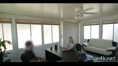 播放 热情的少女因为举止严肃