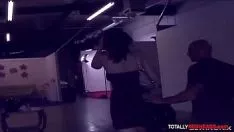Reproducir Punto desnudo folla falda pelirroja cachonda